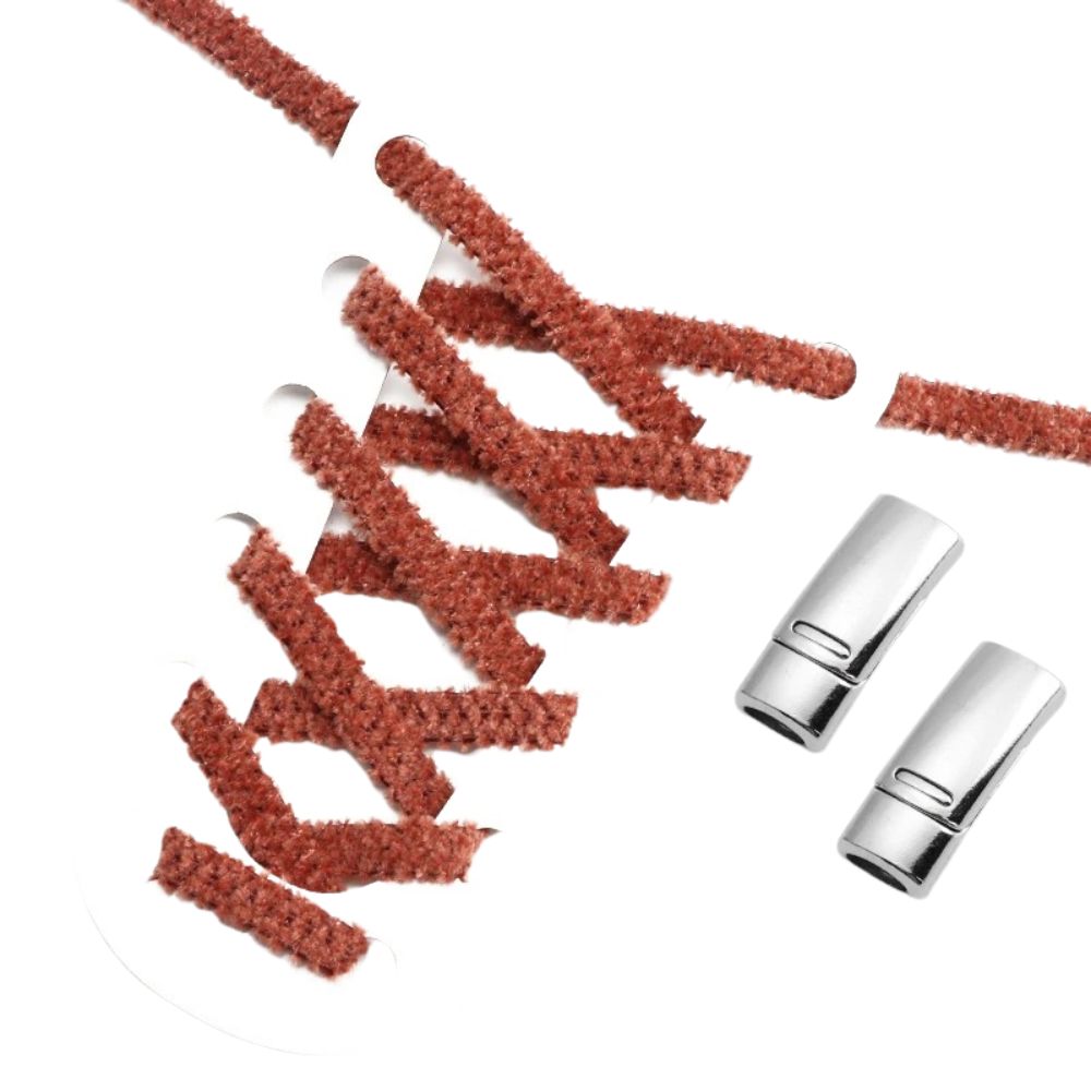 Karamelkleurige fluffy platte elastische veters met magneetsluiting voor een warme en comfortabele stijl zonder strikken