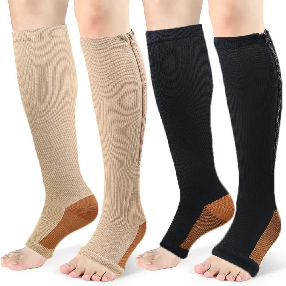 Set van beige en zwarte sport compressiekousen, perfect voor actieve en herstelmomenten