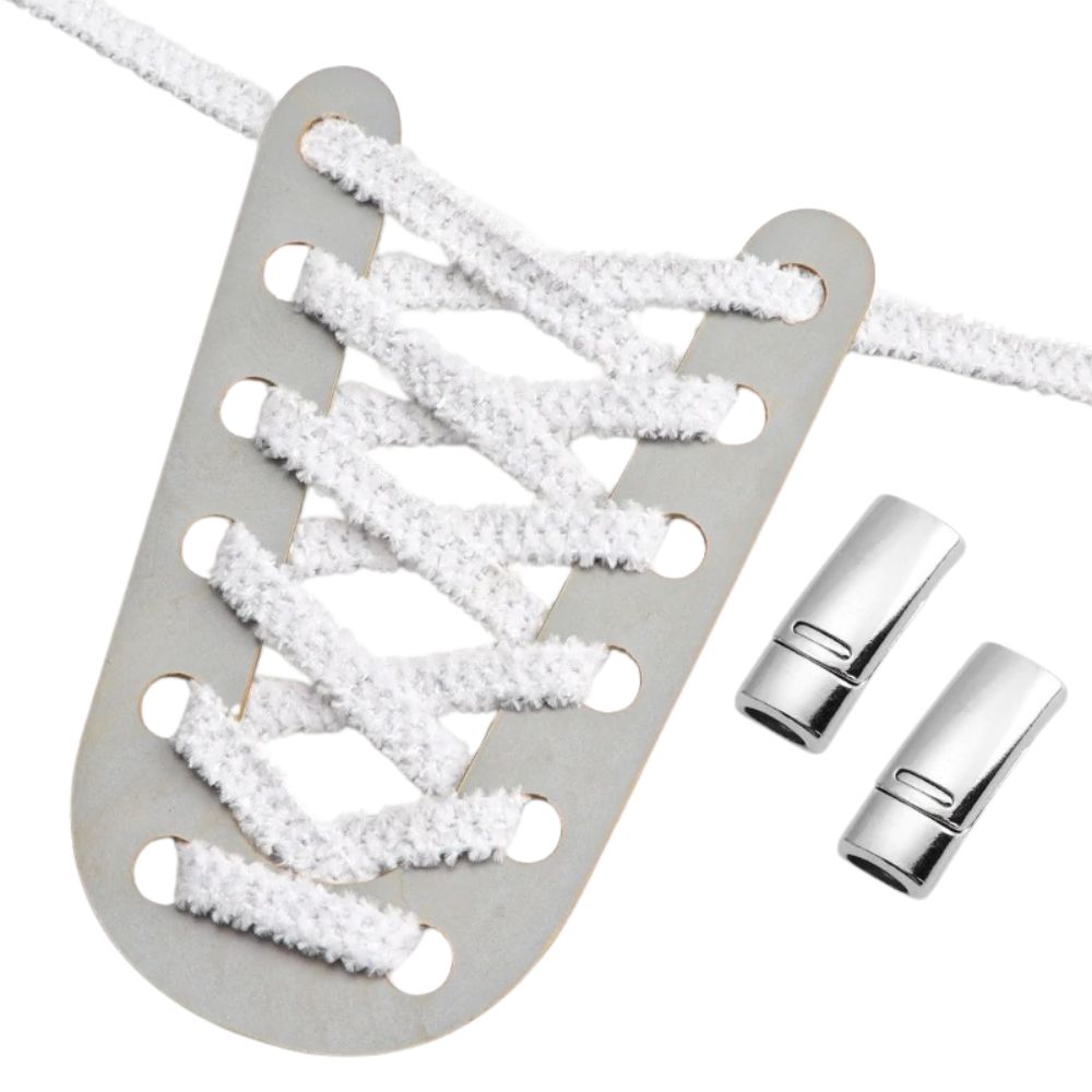 Witte fluffy platte elastische veters met magneetsluiting voor een stijlvolle en gemakkelijke look zonder strikken