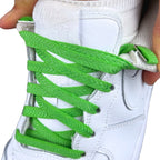 Elastische veters onzichtbaar strikken plat 8mm onzichtbare clipjes groen detailfoto van hoe de sluiting werkt