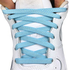 Elastische veters onzichtbaar strikken plat 8mm onzichtbare clipjes lichtblauw met stretch uitgerekt