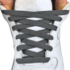 Elastische veters onzichtbaar strikken plat 9mm onzichtbare clipjes donkergrijs met stretch uitgerekt