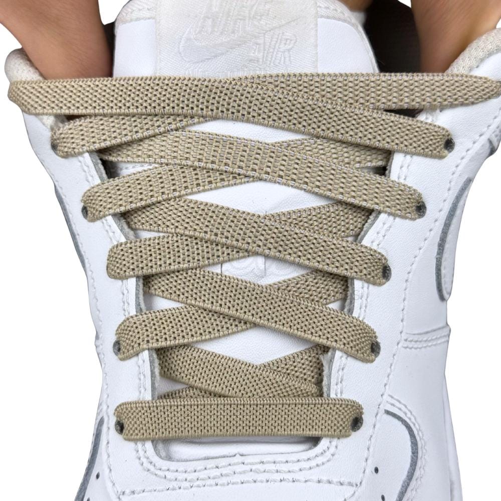 Elastische veters onzichtbaar strikken plat 9mm onzichtbare clipjes khaki met stretch uitgerekt