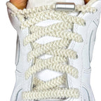 Elastische veters zonder strikken fluffy 7mm capsule sluiting beige met stretch uitgerekt