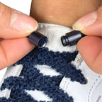 Elastische veters zonder strikken fluffy 7mm capsule sluiting marineblauw detailfoto van hoe de sluiting werkt