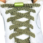 Elastische veters zonder strikken fluffy 7mm capsule sluiting mosgroen met stretch uitgerekt