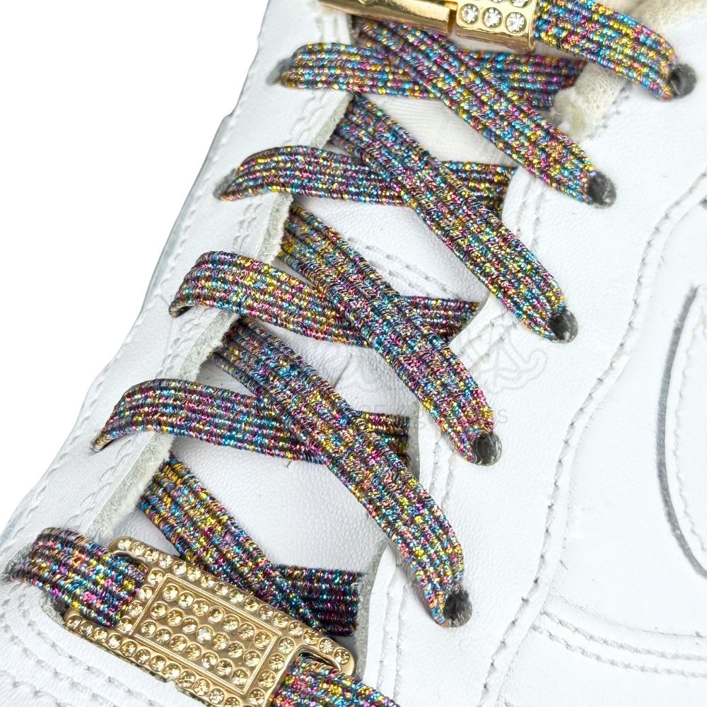 Elastische veters zonder strikken bling bling 6mm haak sluiting zevenkleurig geregen in witte Nike Air Force 1