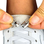 Elastische veters zonder strikken bling bling 6mm haak zilveren sluiting wit detailfoto van hoe de sluiting werkt