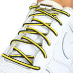 Elastische veters zonder strikken driehoek 3mm capsule sluiting zwart geel geregen in witte Nike Air Force 1