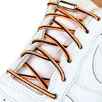 Elastische veters zonder strikken driehoek 3mm capsule sluiting zwart oranje geregen in witte Nike Air Force 1