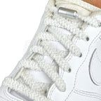 Elastische veters zonder strikken fluffy 7mm capsule sluiting wit geregen in witte Nike Air Force 1