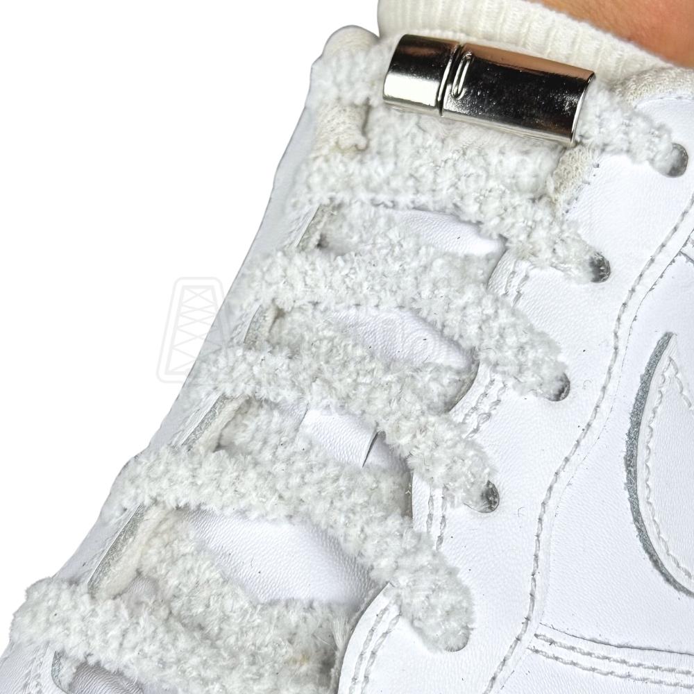 Elastische veters zonder strikken fluffy 7mm magnetische sluiting wit geregen in witte Nike Air Force 1