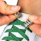 Elastische veters zonder strikken glitter 6mm bling magnetische sluiting groen detailfoto van hoe de sluiting werkt