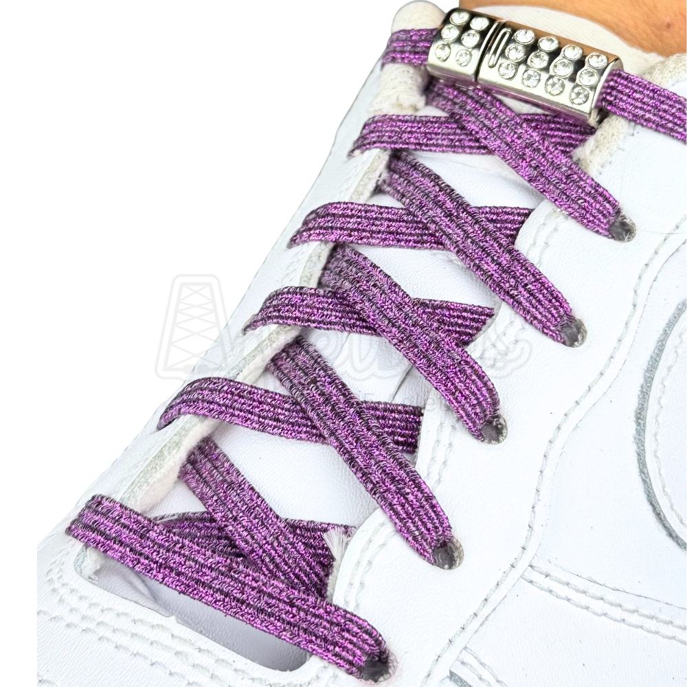 Elastische veters zonder strikken glitter 6mm bling magnetische sluiting paars geregen in witte Nike Air Force 1