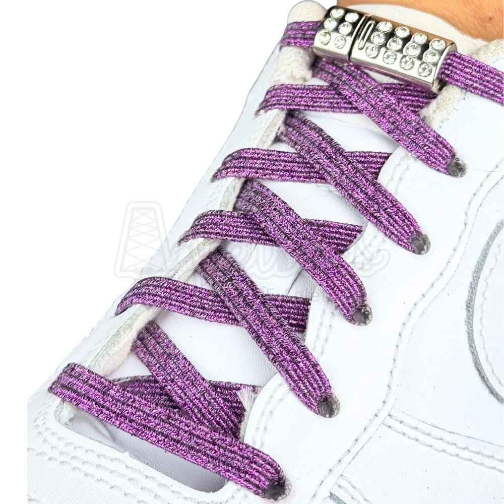 Elastische veters zonder strikken glitter 6mm bling magnetische sluiting paars geregen in witte Nike Air Force 1