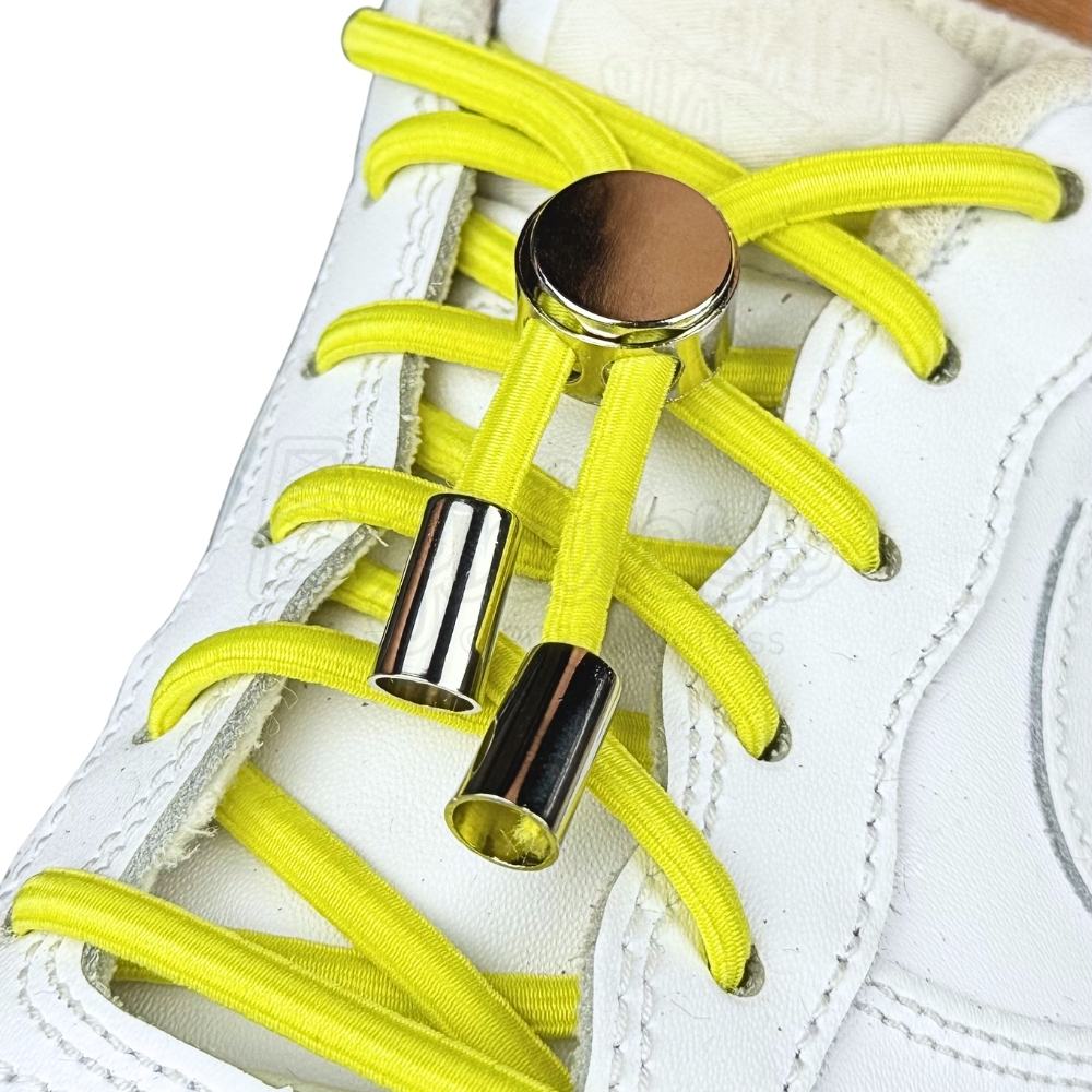 Elastische veters zonder strikken ovaal 4mm luxe lock citroengeel geregen in witte Nike Air Force 1