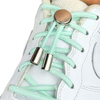 Elastische veters zonder strikken ovaal 4mm luxe lock lichtgroen geregen in witte Nike Air Force 1