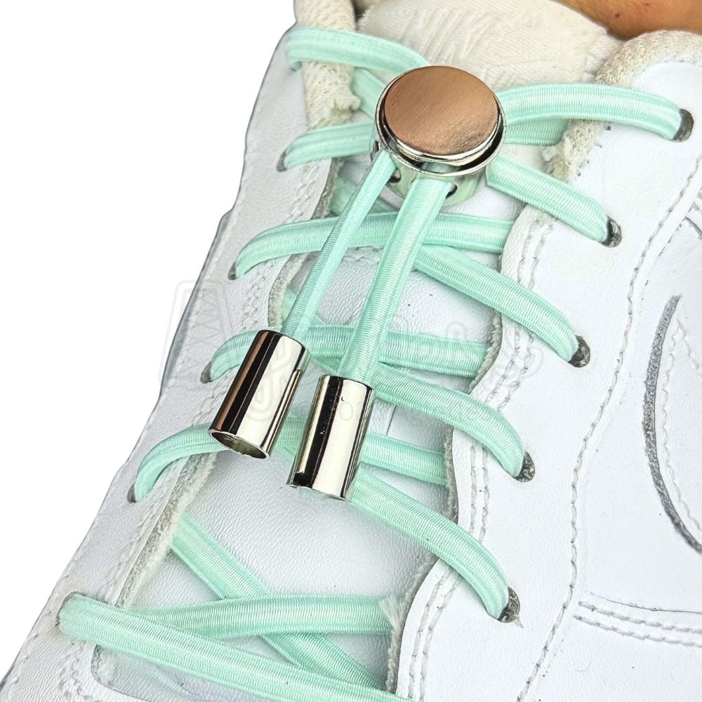 Elastische veters zonder strikken ovaal 4mm luxe lock lichtgroen geregen in witte Nike Air Force 1