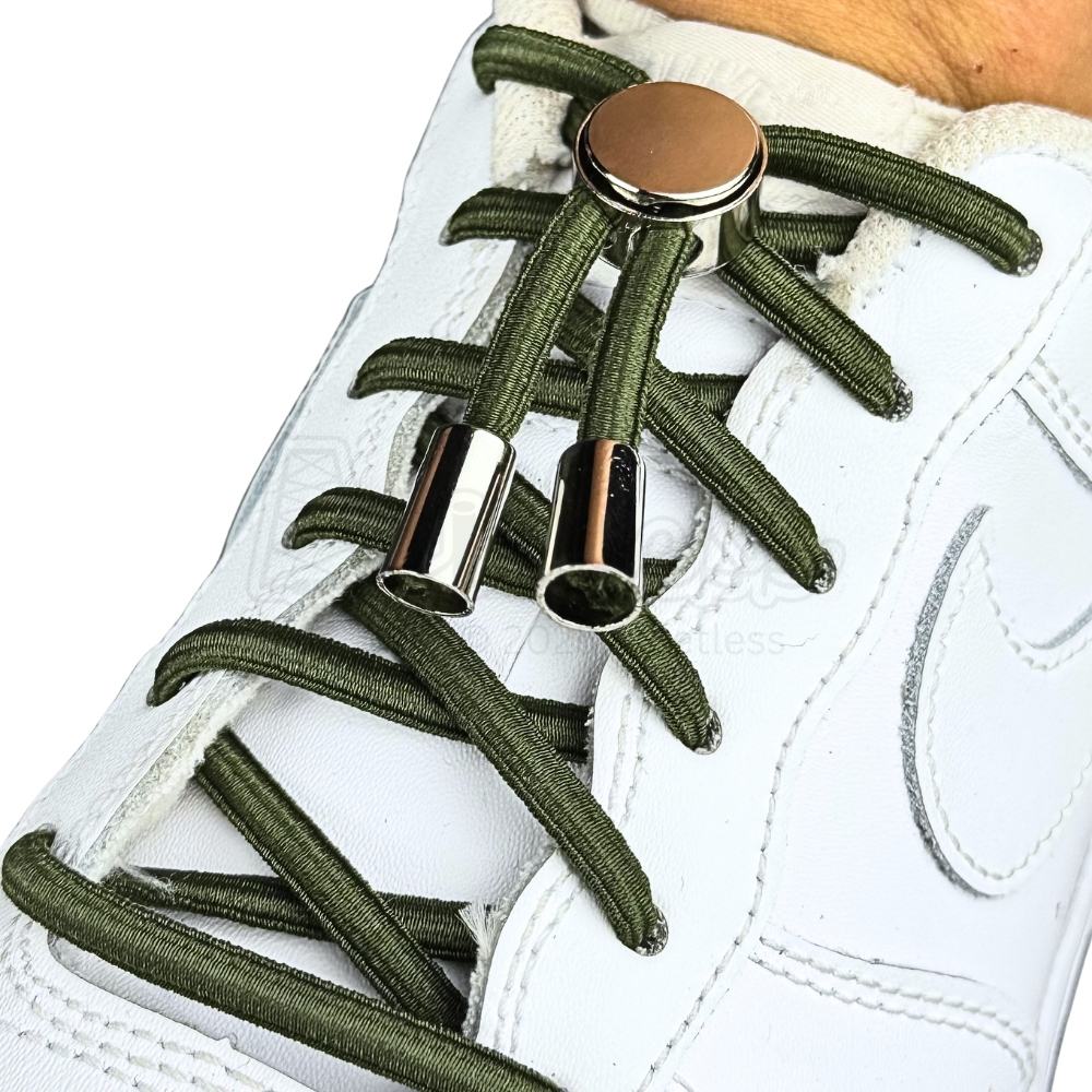 Elastische veters zonder strikken ovaal 4mm luxe lock mosgroen geregen in witte Nike Air Force 1