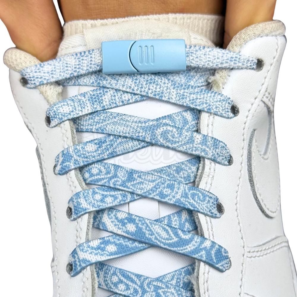 Elastische veters zonder strikken paisley 9mm magnetische sluiting hemelsblauw wit met stretch uitgerekt