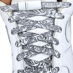 Elastische veters zonder strikken paisley 9mm magnetische sluiting wit zwart met stretch uitgerekt