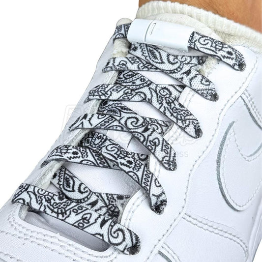 Elastische veters zonder strikken paisley 9mm magnetische sluiting wit zwart geregen in witte Nike Air Force 1