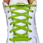 Elastische veters zonder strikken plat 6mm metalen draai capsule appelgroen met stretch uitgerekt