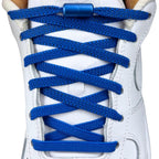 Elastische veters zonder strikken plat 6mm metalen draai capsule blauw met stretch uitgerekt