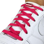 Elastische veters zonder strikken plat 6mm metalen draai capsule rozenrood geregen in witte Nike Air Force 1