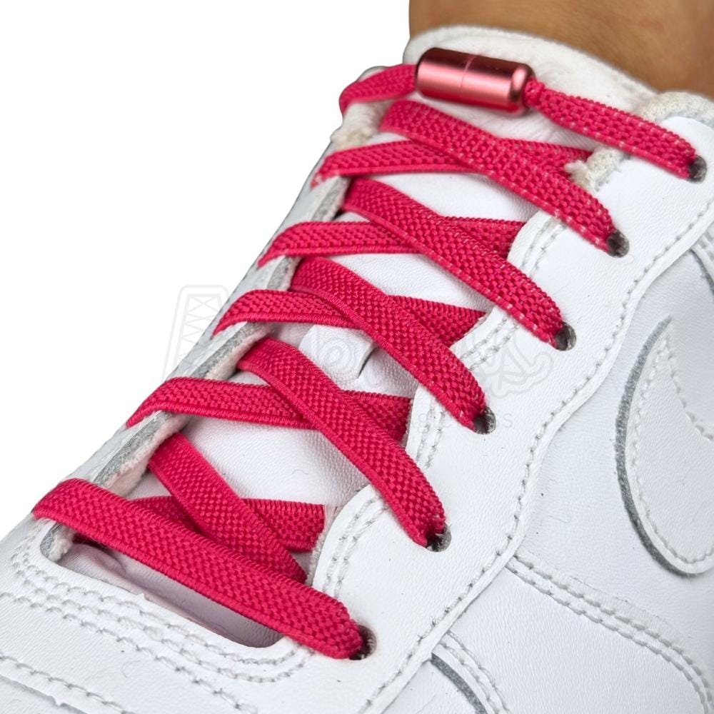 Elastische veters zonder strikken plat 6mm metalen draai capsule rozenrood geregen in witte Nike Air Force 1