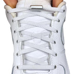 Elastische veters zonder strikken plat 6mm metalen draai capsule wit met stretch uitgerekt