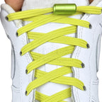 Elastische veters zonder strikken plat 7mm capsule sluiting citroengeel met stretch uitgerekt