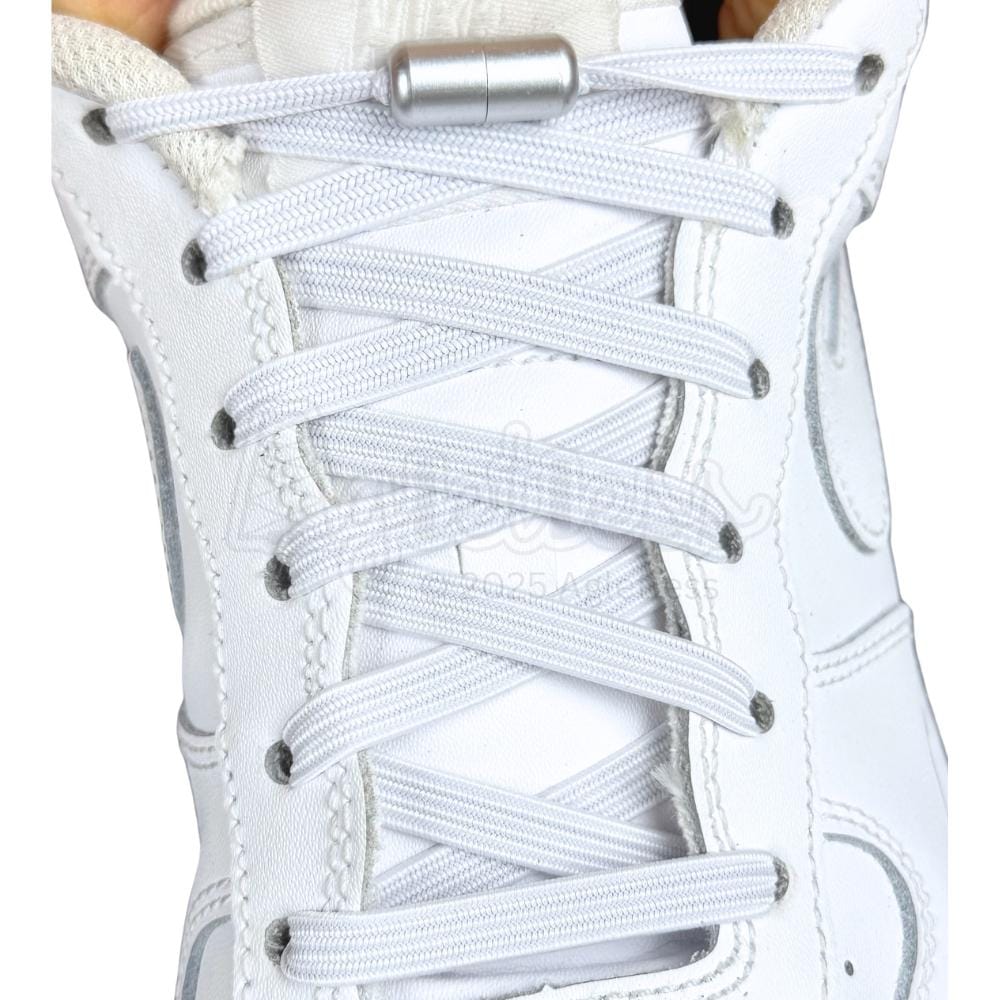 Elastische veters zonder strikken plat 7mm capsule sluiting wit met stretch uitgerekt