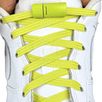 Elastische veters zonder strikken plat 7mm magnetische sluiting citroengeel met stretch uitgerekt