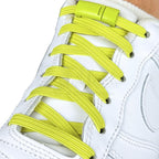 Elastische veters zonder strikken plat 7mm magnetische sluiting citroengeel geregen in witte Nike Air Force 1