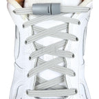 Elastische veters zonder strikken plat 7mm magnetische sluiting grijs met stretch uitgerekt