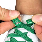 Elastische veters zonder strikken plat 7mm magnetische sluiting groen detailfoto van hoe de sluiting werkt