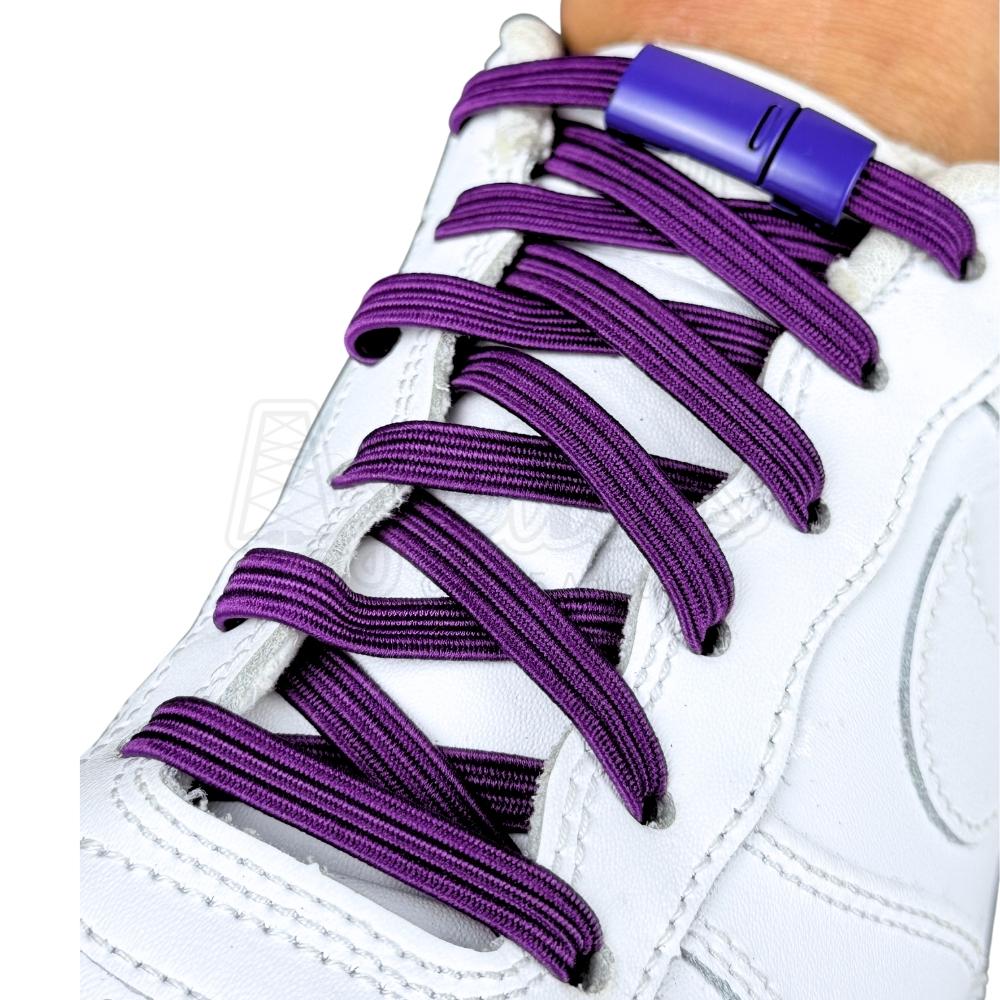 Elastische veters zonder strikken plat 7mm magnetische sluiting paars geregen in witte Nike Air Force 1