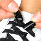 Elastische veters zonder strikken plat 7mm magnetische sluiting zwart detailfoto van hoe de sluiting werkt