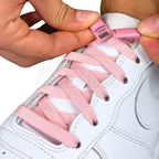 Elastische veters zonder strikken plat 8mm magnetische sluiting roze detailfoto van hoe de sluiting werkt