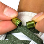 Elastische veters zonder strikken plat 8mm metalen draai capsule mosgroen detailfoto van hoe de sluiting werkt