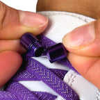 Elastische veters zonder strikken plat 8mm metalen draai capsule paars detailfoto van hoe de sluiting werkt