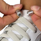 Elastische veters zonder strikken plat 9mm metalen draai capsule beige detailfoto van hoe de sluiting werkt