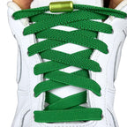 Elastische veters zonder strikken plat 9mm metalen draai capsule groen met stretch uitgerekt