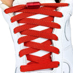 Elastische veters zonder strikken plat 9mm metalen draai capsule rood met stretch uitgerekt