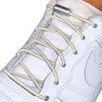 Elastische veters zonder strikken reflecterend 3mm capsule sluiting beige geregen in witte Nike Air Force 1