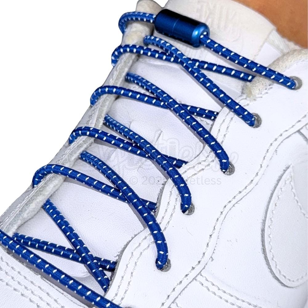 Elastische veters zonder strikken reflecterend 3mm capsule sluiting blauw geregen in witte Nike Air Force 1