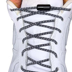 Elastische veters zonder strikken reflecterend 3mm capsule sluiting donkergrijs met stretch uitgerekt