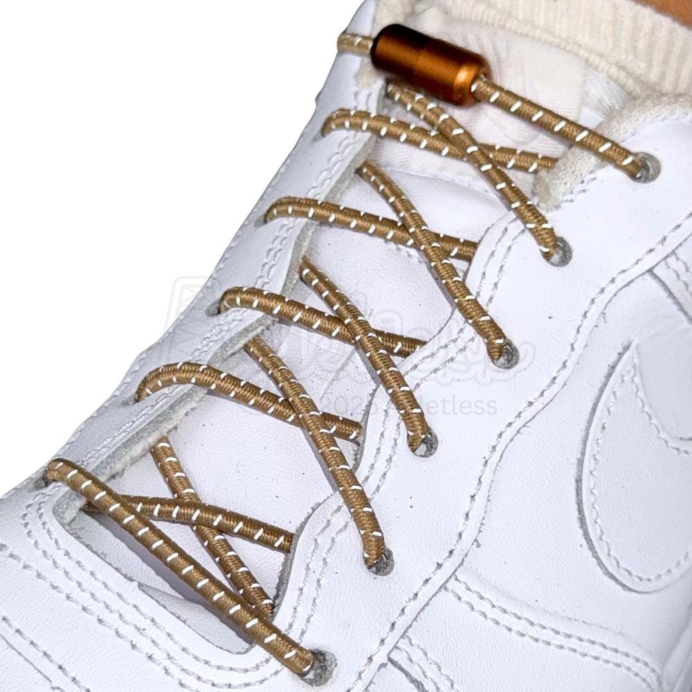 Elastische veters zonder strikken reflecterend 3mm capsule sluiting khaki geregen in witte Nike Air Force 1