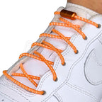 Elastische veters zonder strikken reflecterend 3mm capsule sluiting oranje geregen in witte Nike Air Force 1